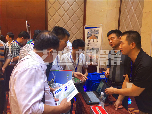 尊龙凯时机器携新品yesmaster转子泵参展奶业大会