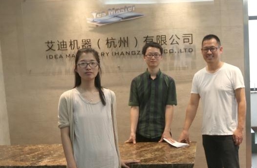 青年博世许静和尊龙凯时机器总经理进行技术交流.jpg