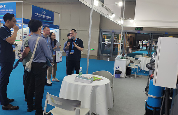 南京展会尊龙凯时展会徐工团队参观考察.jpg