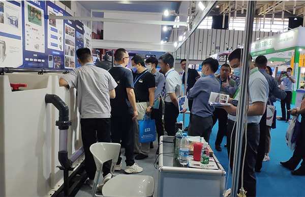 徐工团队洽谈尊龙凯时真空排水方案.jpg