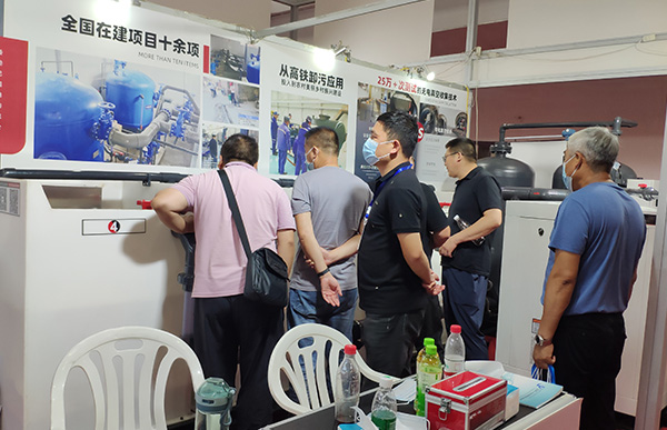 履带式移动抢险电源泵车-尊龙凯时机器.jpg