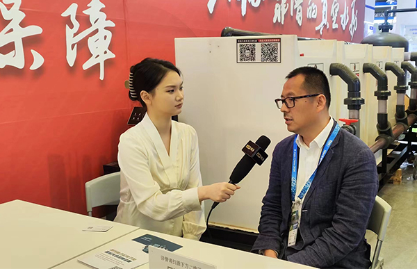 环博会现场尊龙凯时董事长回答记者问题.jpg