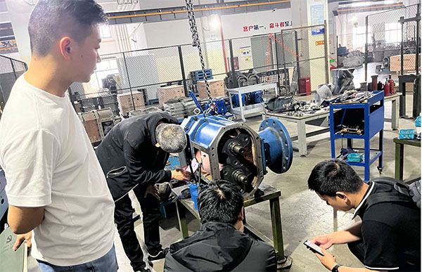 临江污水厂参观尊龙凯时凸轮转子泵.jpg