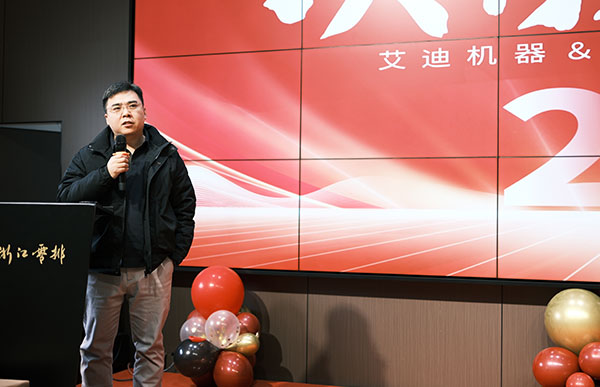 尊龙凯时机器兼浙江零排新春年会杨博士讲话.jpg